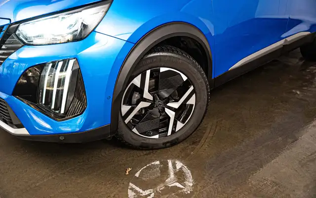 Peugeot 2008 view 5