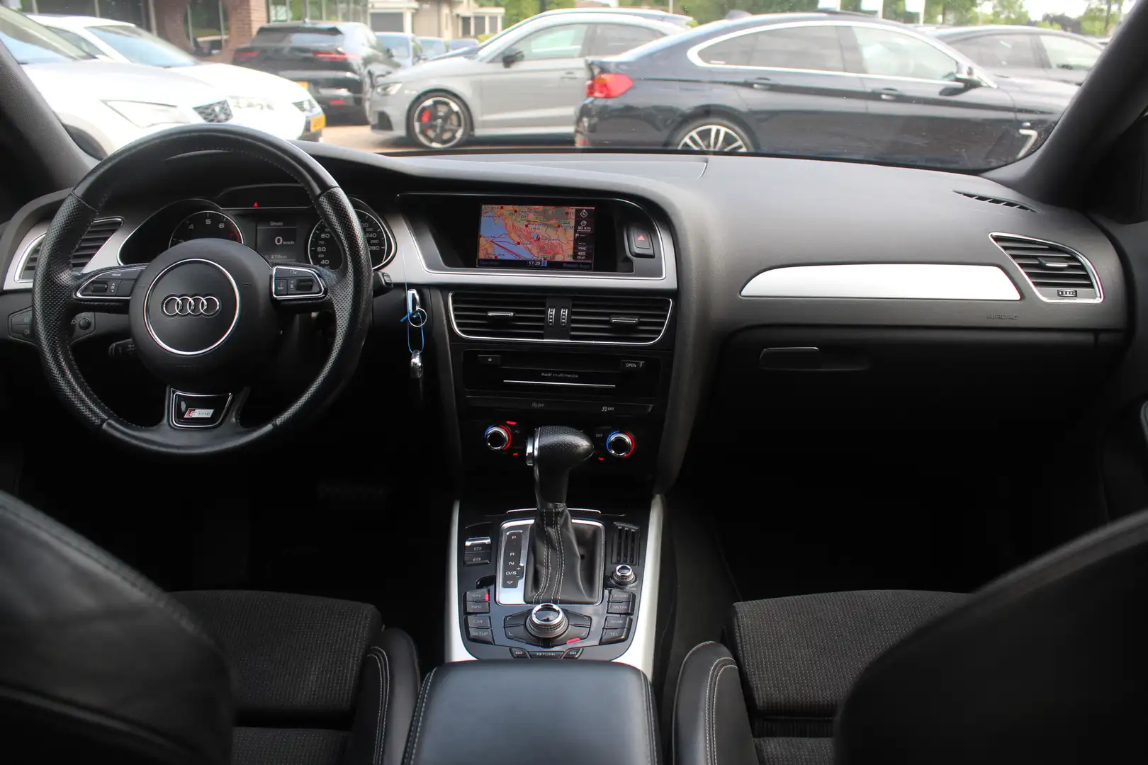 Audi A4 Avant 1.8 TFSI Pro Line S / Half leder / Navigatie Grijs - 2