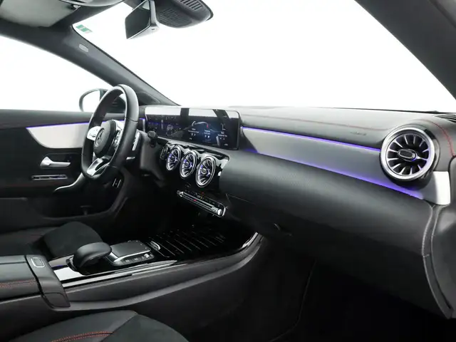 Mercedes-Benz Cla view 10