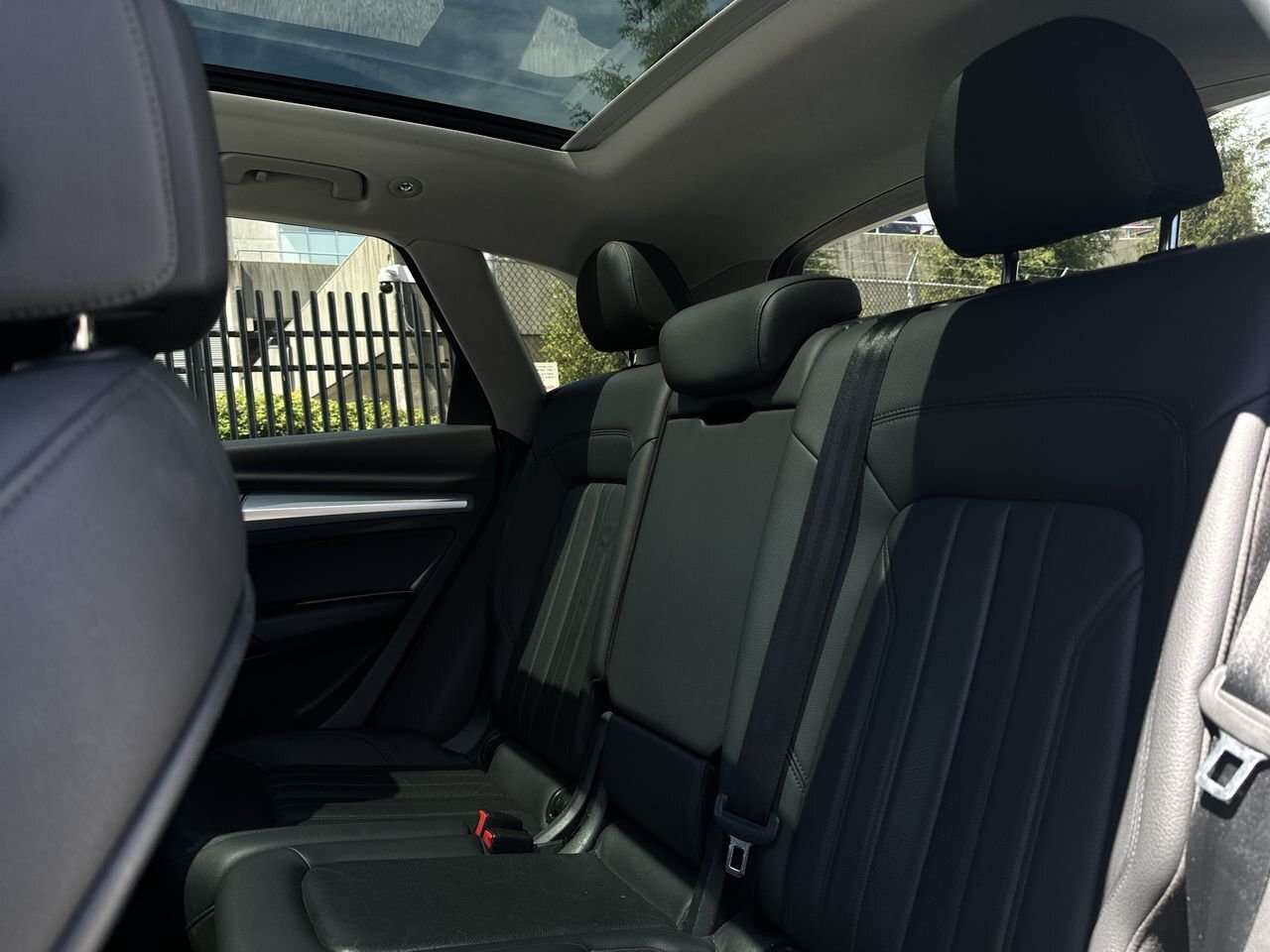 2018 Audi Q5 Heated Leather! Navigation! Sunroof! Power tailgat 4 cyl thumb 28