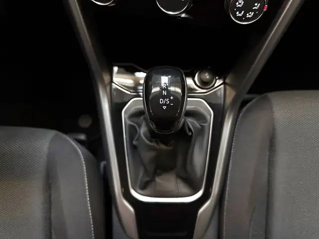 Volkswagen T-Roc view 13