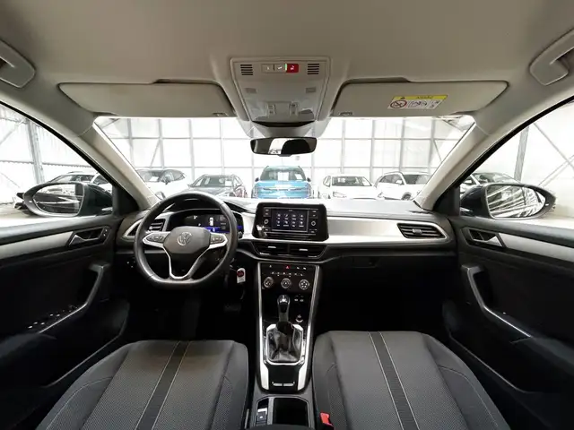 Volkswagen T-Roc view 9