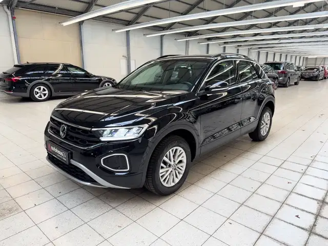 Volkswagen T-Roc view 3