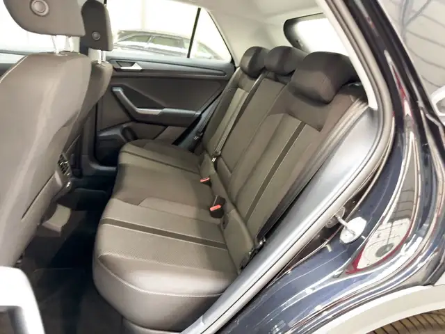 Volkswagen T-Roc view 15