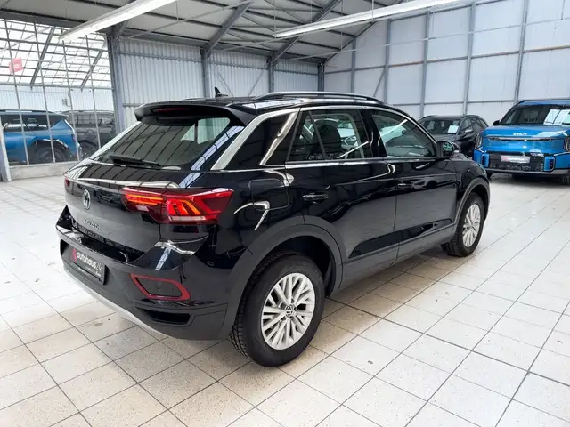 Volkswagen T-Roc view 5