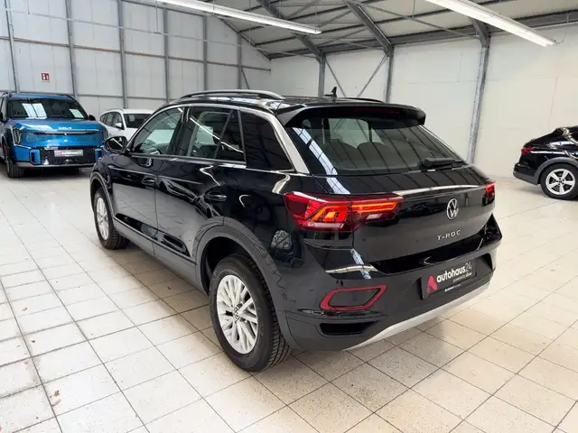 Volkswagen T-Roc view 4