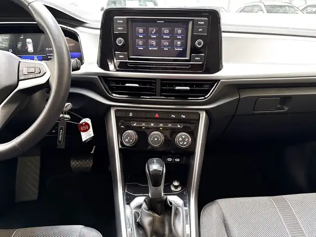 Volkswagen T-Roc view 11