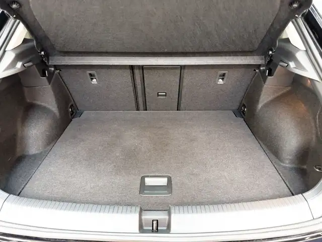Volkswagen T-Roc view 6
