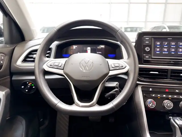 Volkswagen T-Roc view 10
