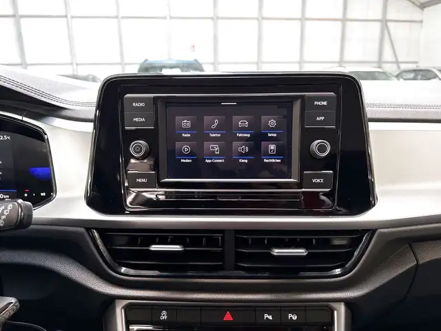 Volkswagen T-Roc view 12