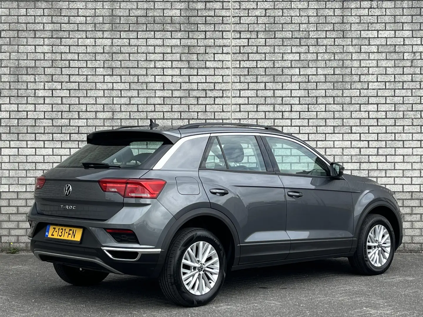 Volkswagen T-Roc 1.5 TSI Style | Stoel & Stuurverwarming | Achterui Gris - 2