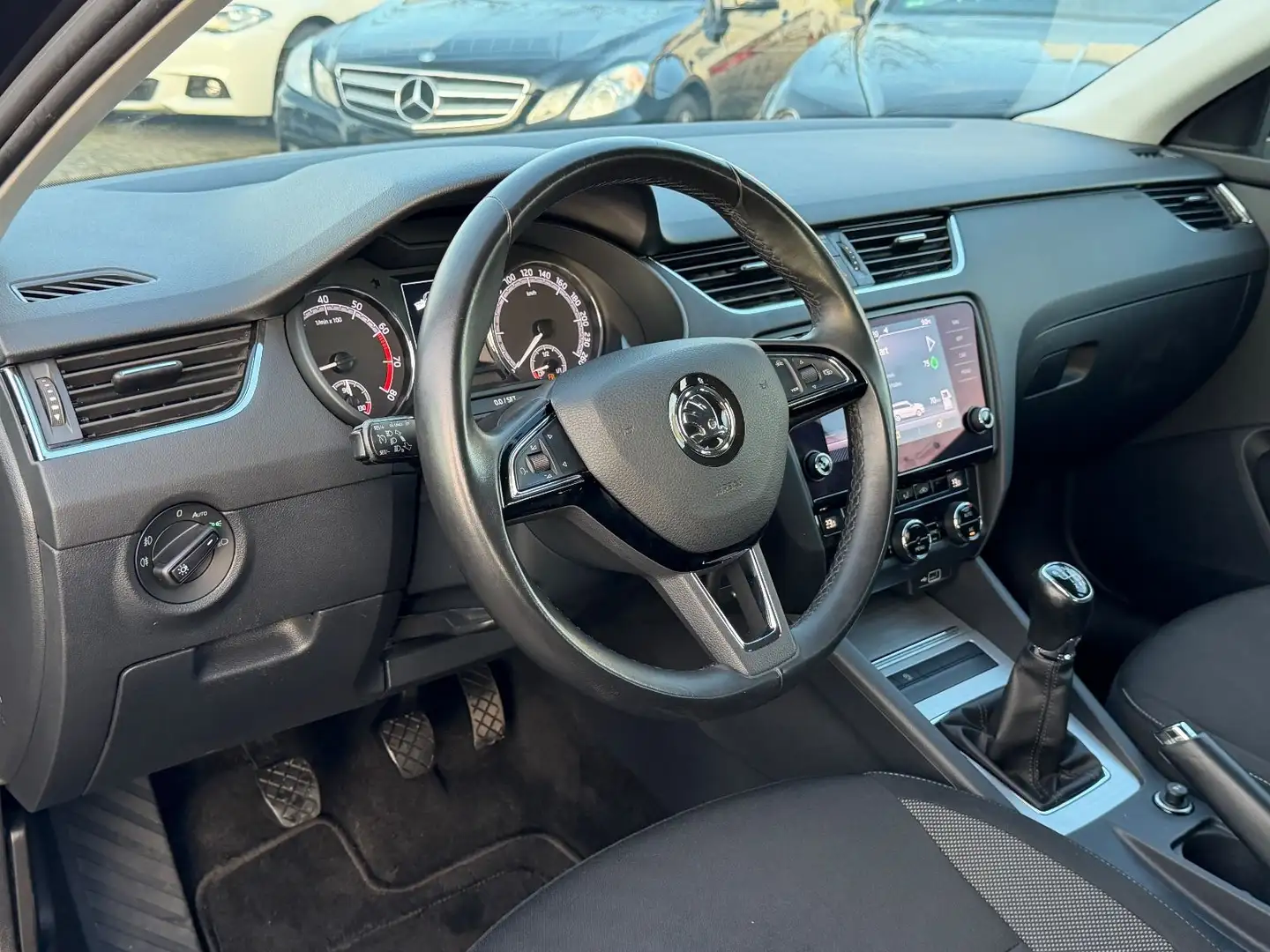 Skoda Octavia Combi Ambition/AHK/Einparkhilfe/Navi/ Grau - 2