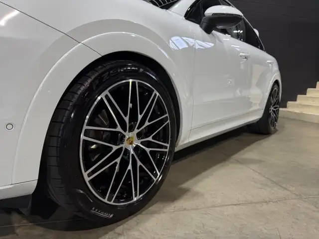 Porsche Cayenne view 9