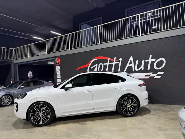 Porsche Cayenne view 4