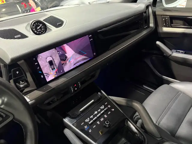 Porsche Cayenne view 15