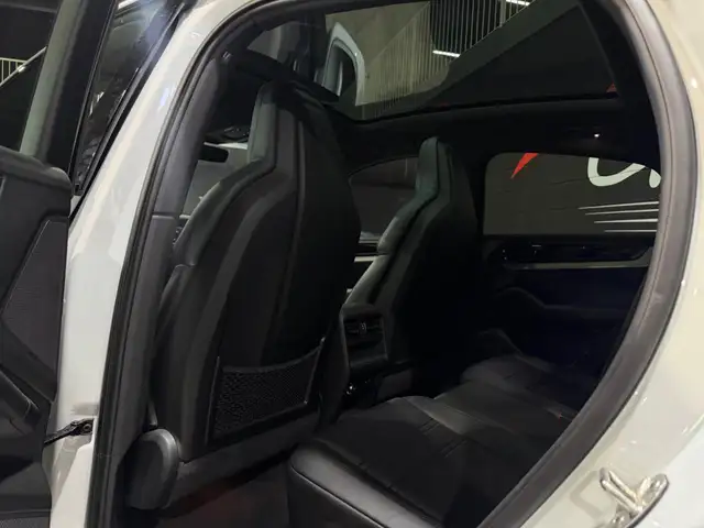 Porsche Cayenne view 11