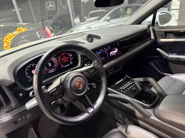 Porsche Cayenne view 13