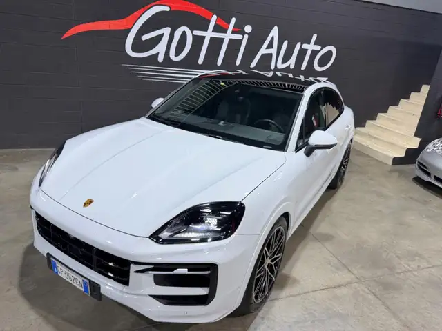 Porsche Cayenne view 8