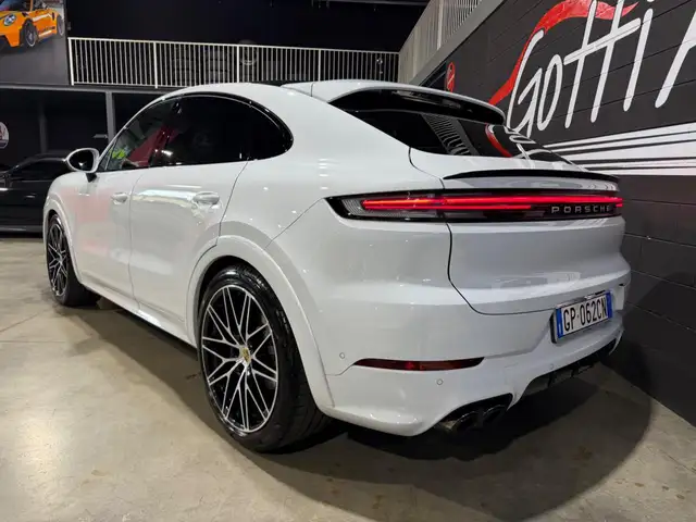 Porsche Cayenne view 5