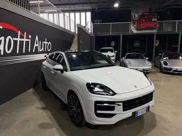 Porsche Cayenne view 3