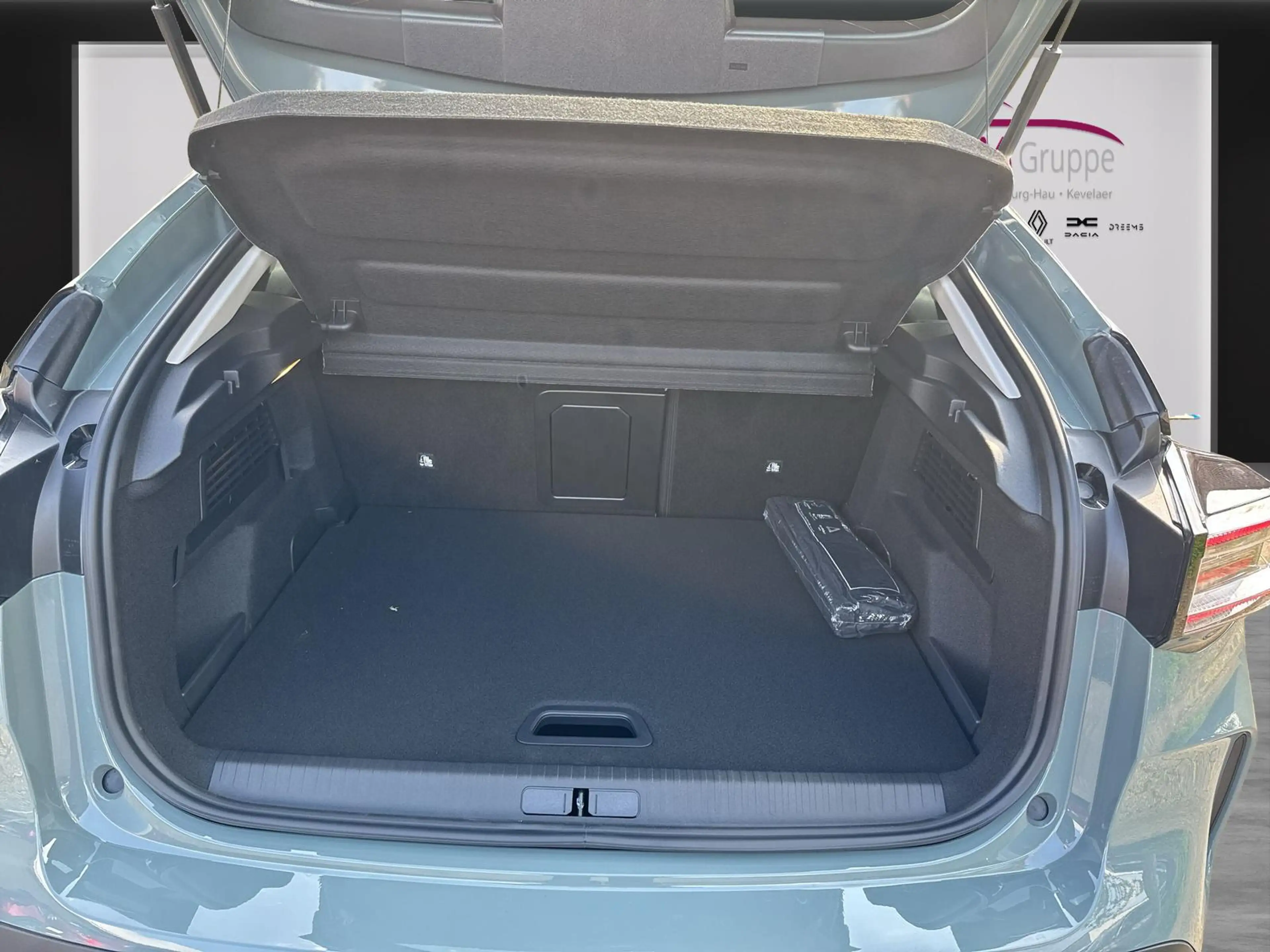 Citroen E-C4 Electric ë- C4 Lim. Max + Wärmepumpe + OBC 11kW + Rückfahrk — photo 8