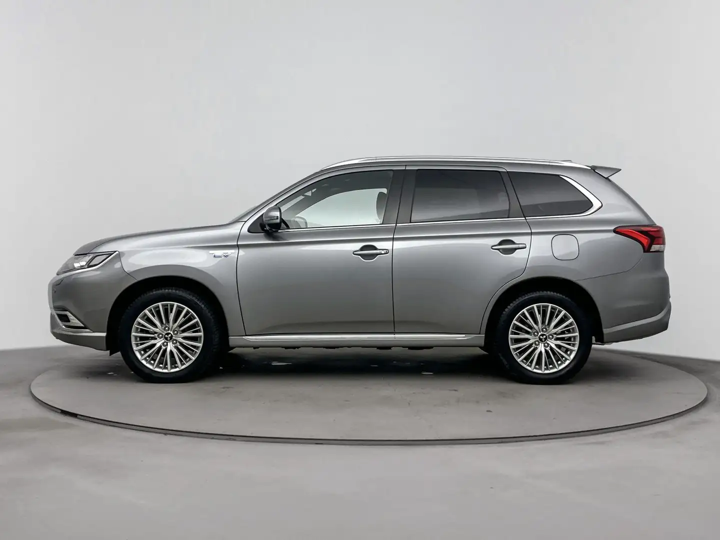 Mitsubishi Outlander 2.4 PHEV S-Edition 135PK | Automaat | Lederen Bekl Grijs - 2