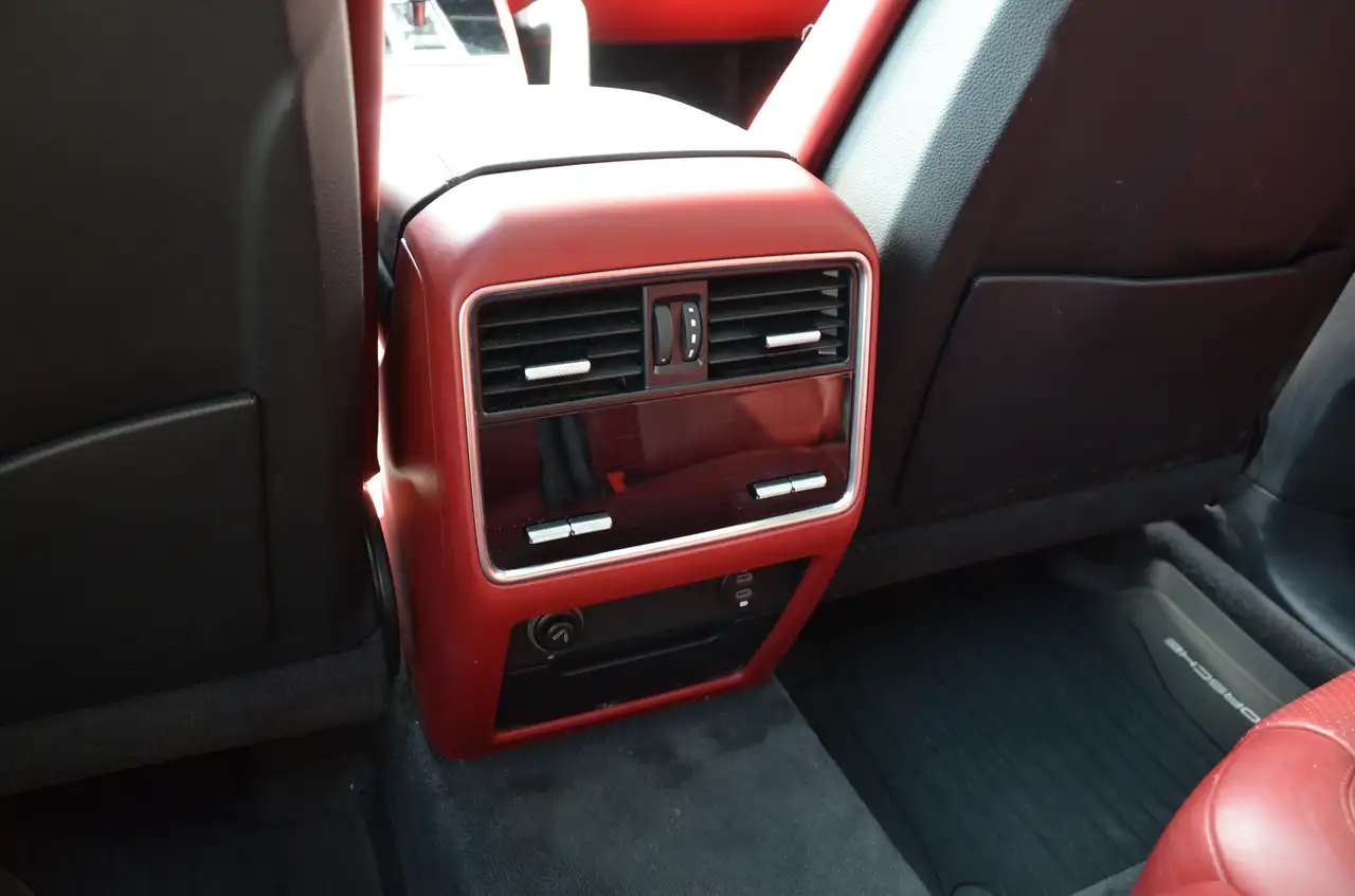 Porsche Cayenne снимка Porsche Cayenne
