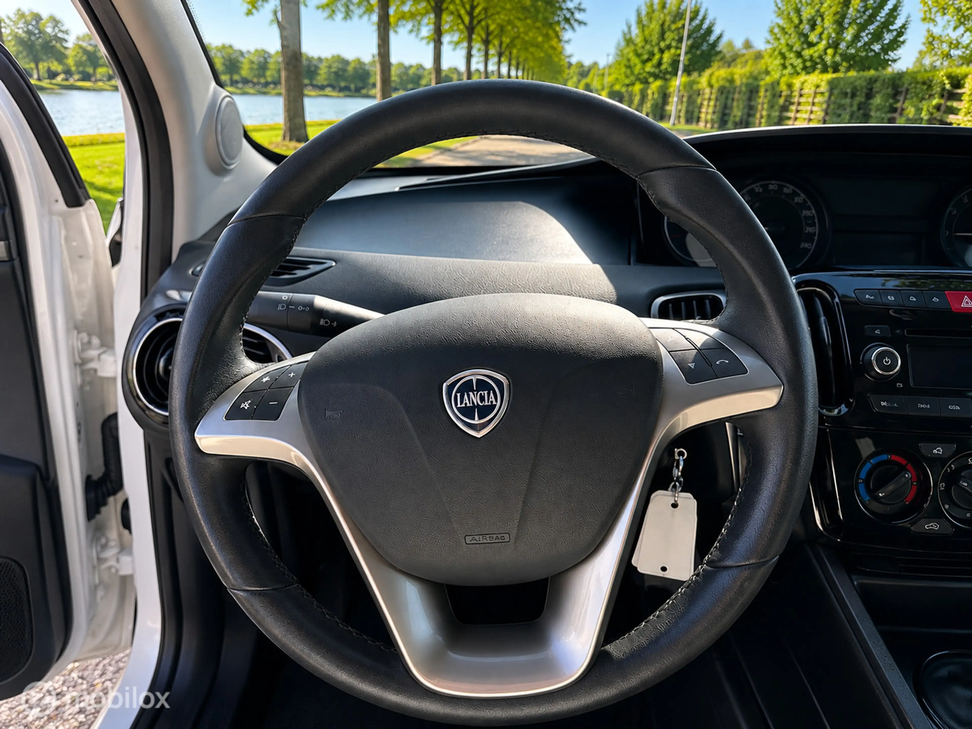 Lancia Ypsilon 0.9 TwinAir Platinum Automaat — photo 9