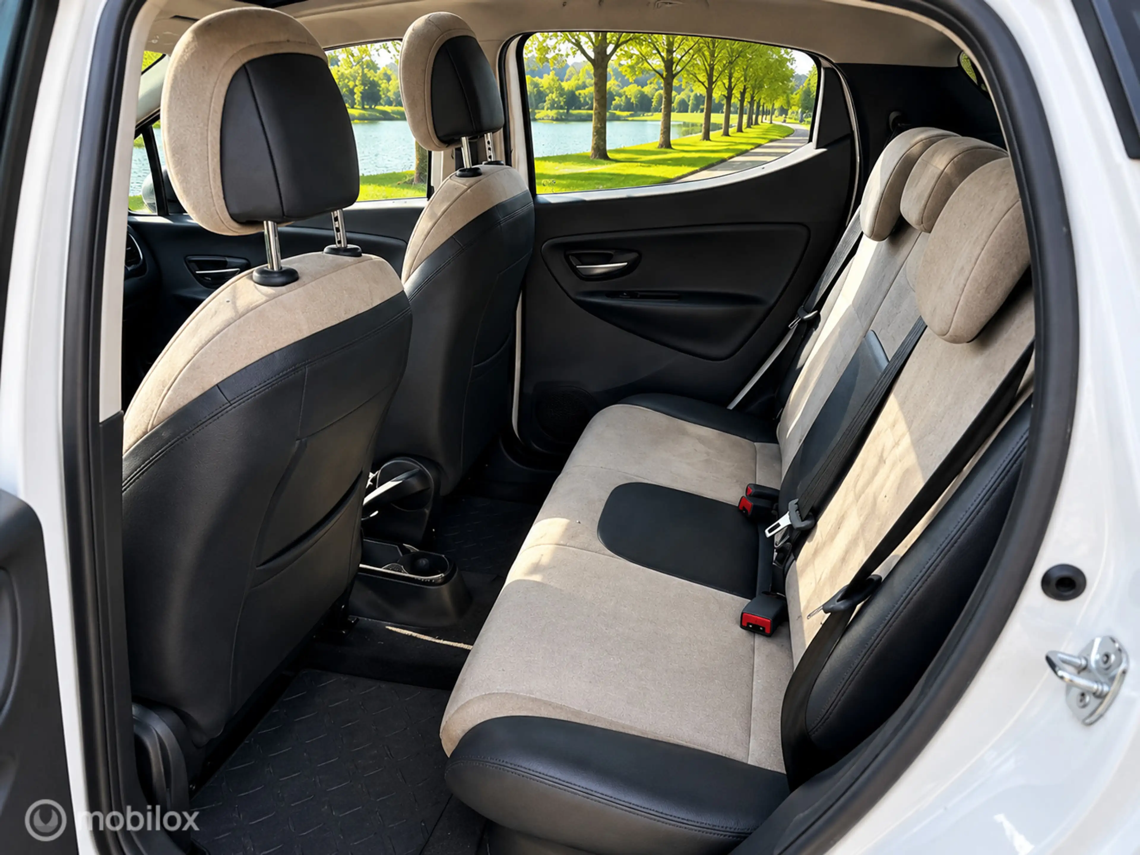 Lancia Ypsilon 0.9 TwinAir Platinum Automaat — photo 8
