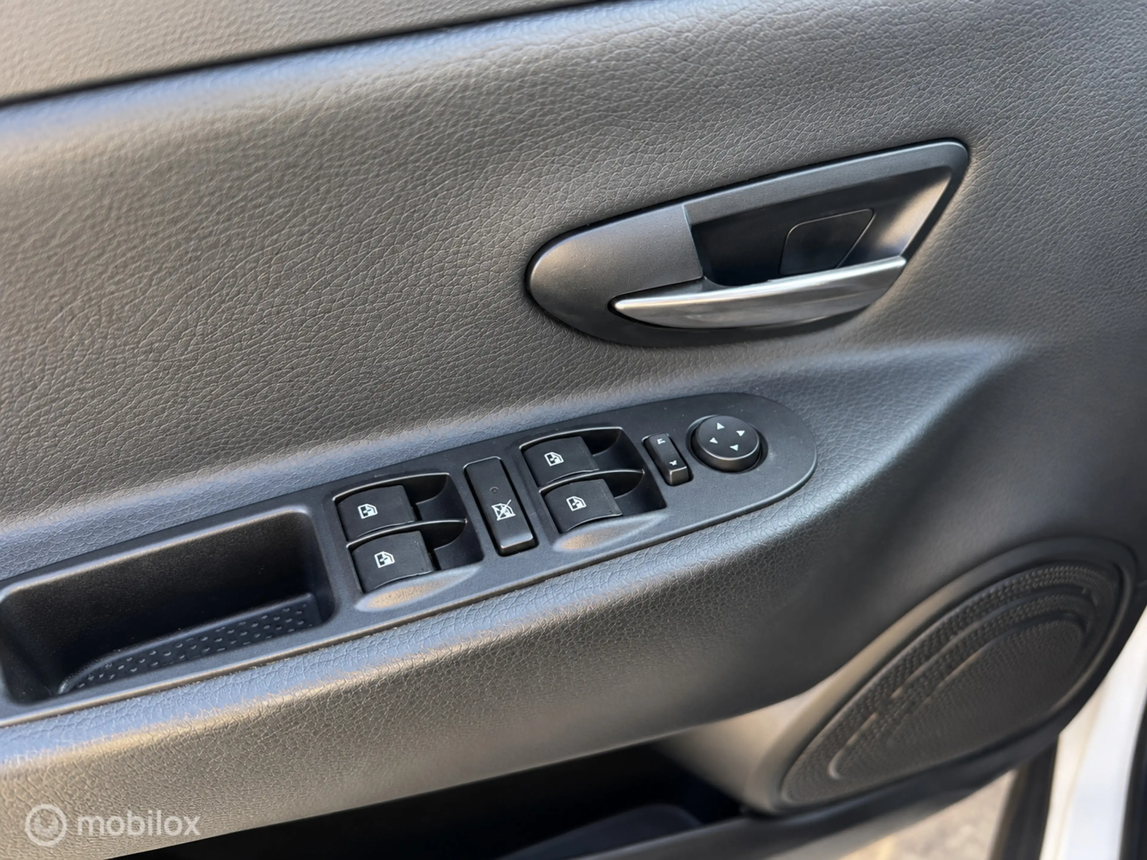 Lancia Ypsilon 0.9 TwinAir Platinum Automaat — photo 11