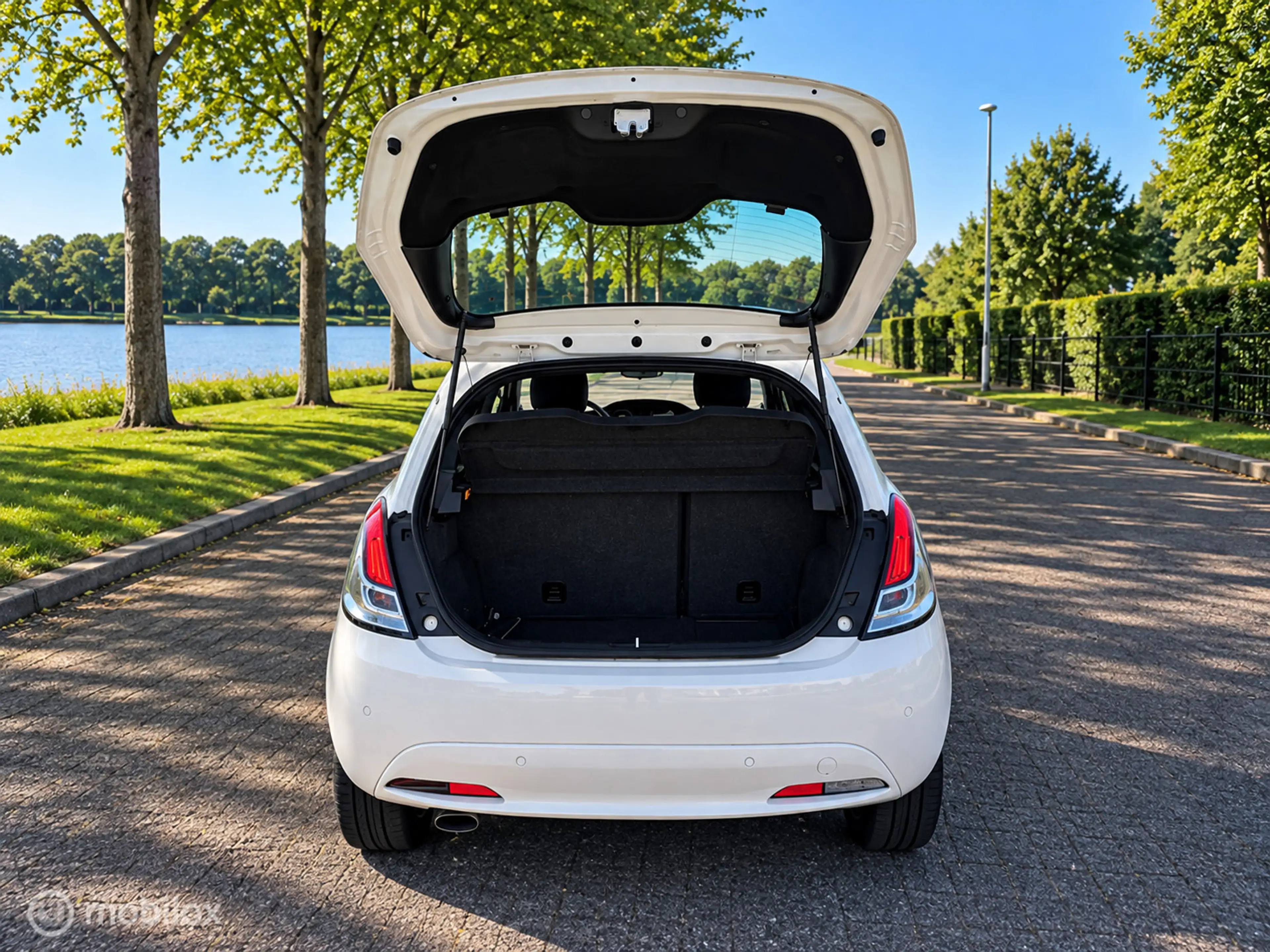 Lancia Ypsilon 0.9 TwinAir Platinum Automaat — photo 6