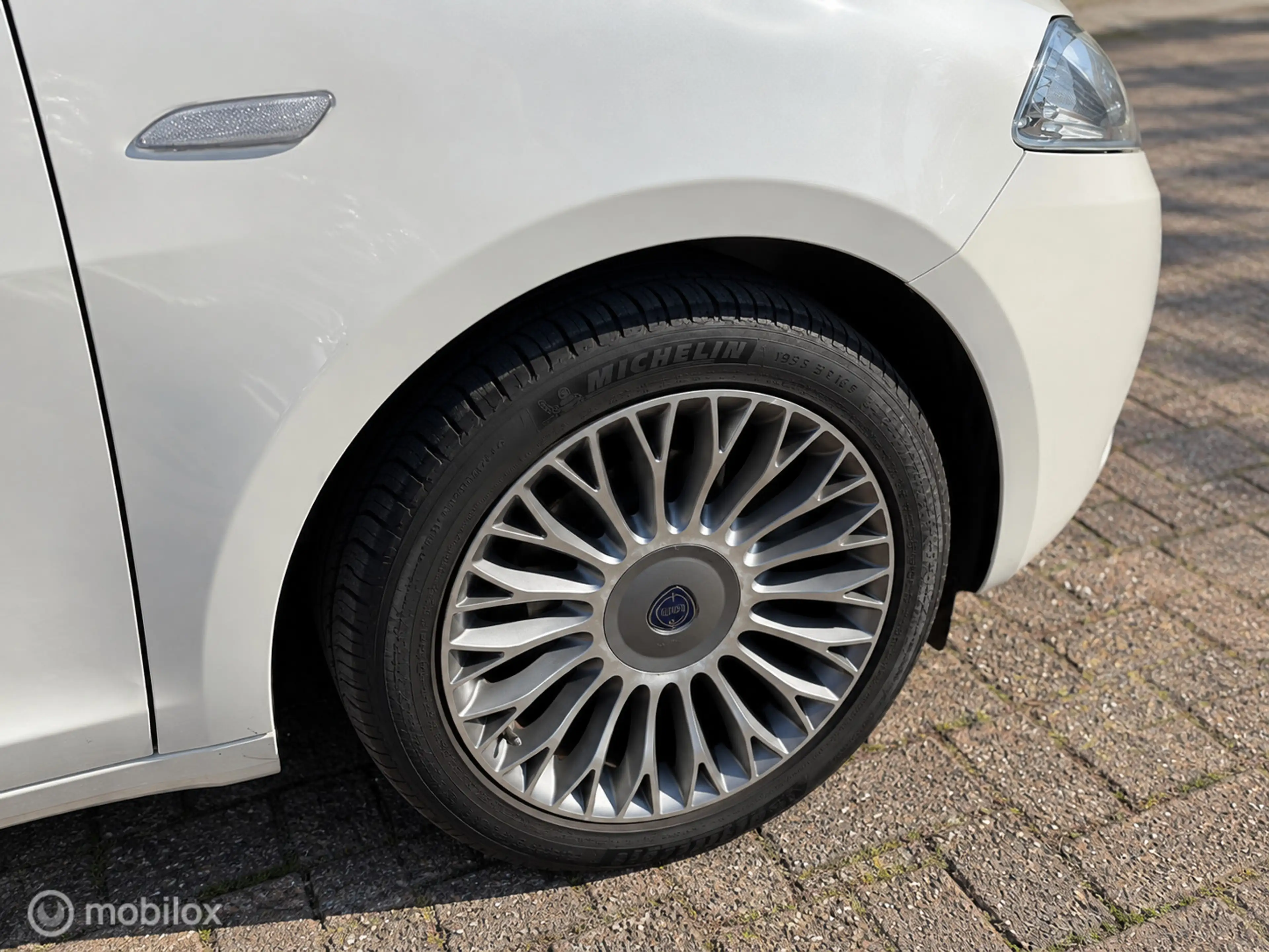 Lancia Ypsilon 0.9 TwinAir Platinum Automaat — photo 10