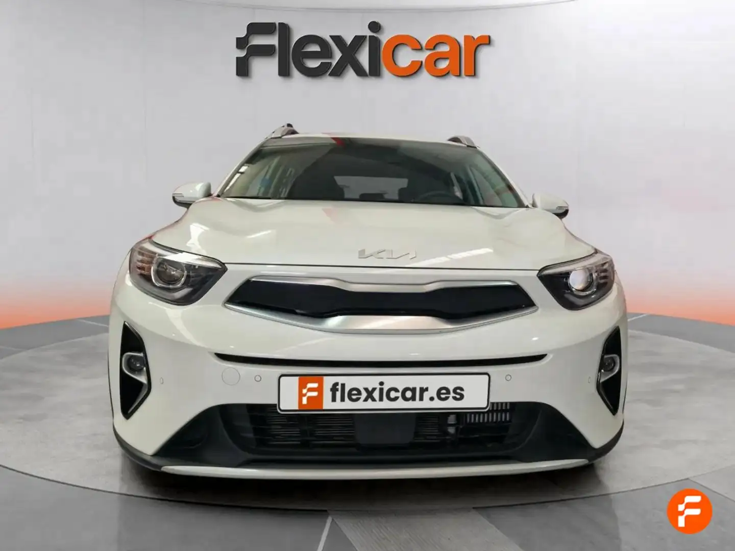 Kia Stonic 1.0 T-GDi 88kW (120CV) MHEV Drive DCT Белый - 2