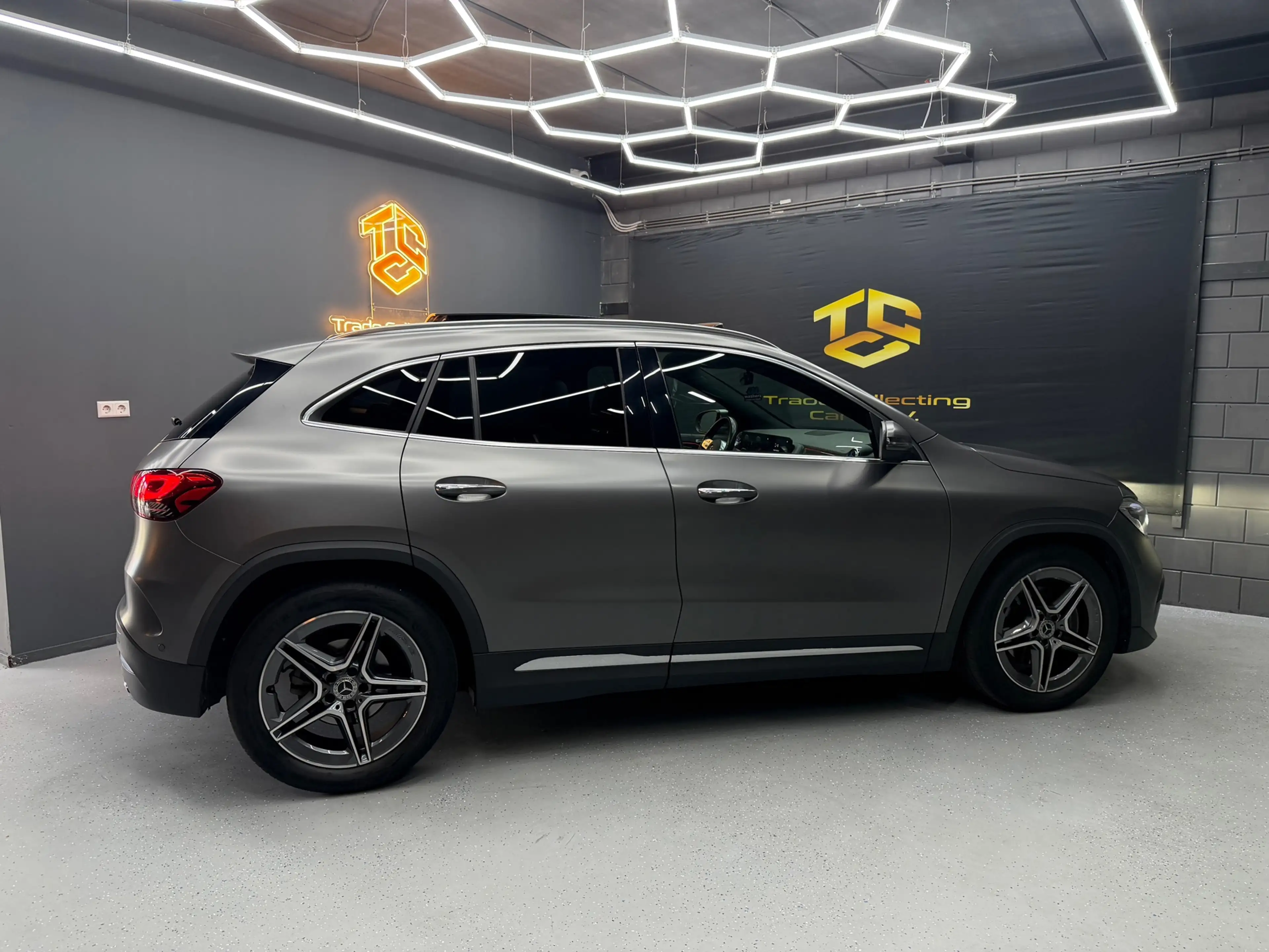 Mercedes-Benz GLA 180 AMG NIGHT PAKKET ACC-PANO-CARPLAY-CAM — photo 11