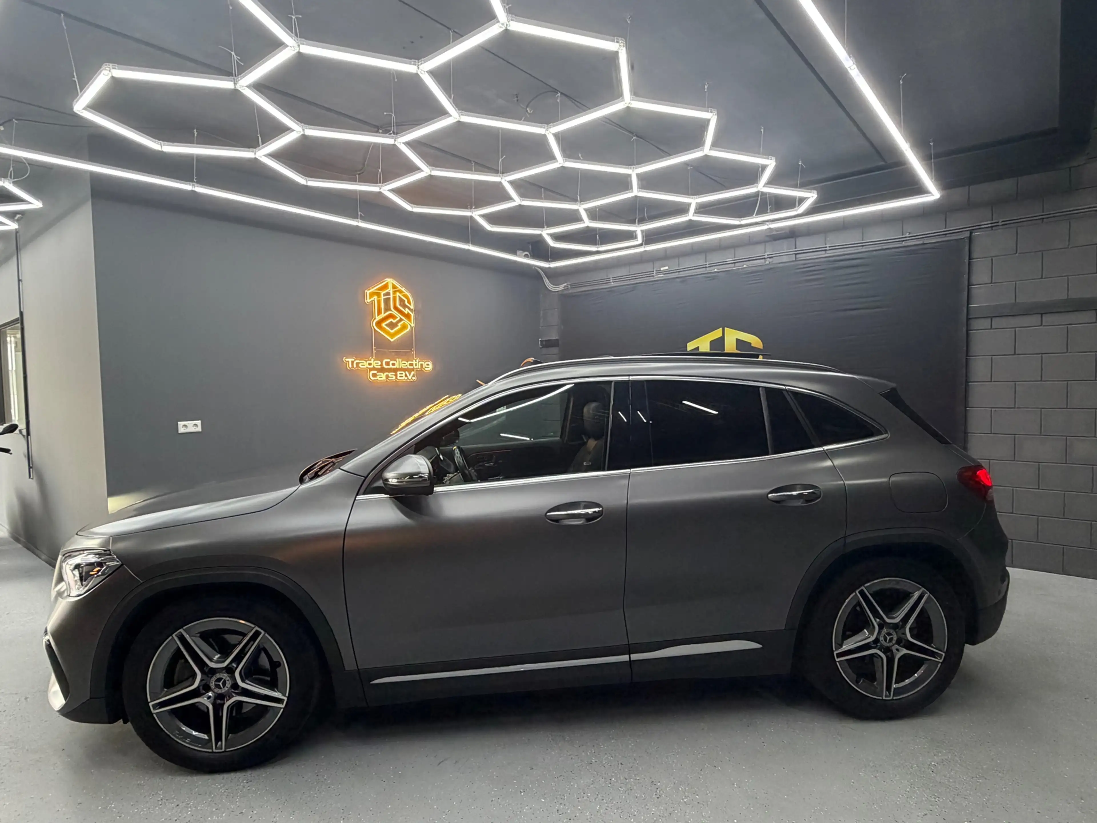 Mercedes-Benz GLA 180 AMG NIGHT PAKKET ACC-PANO-CARPLAY-CAM — photo 10