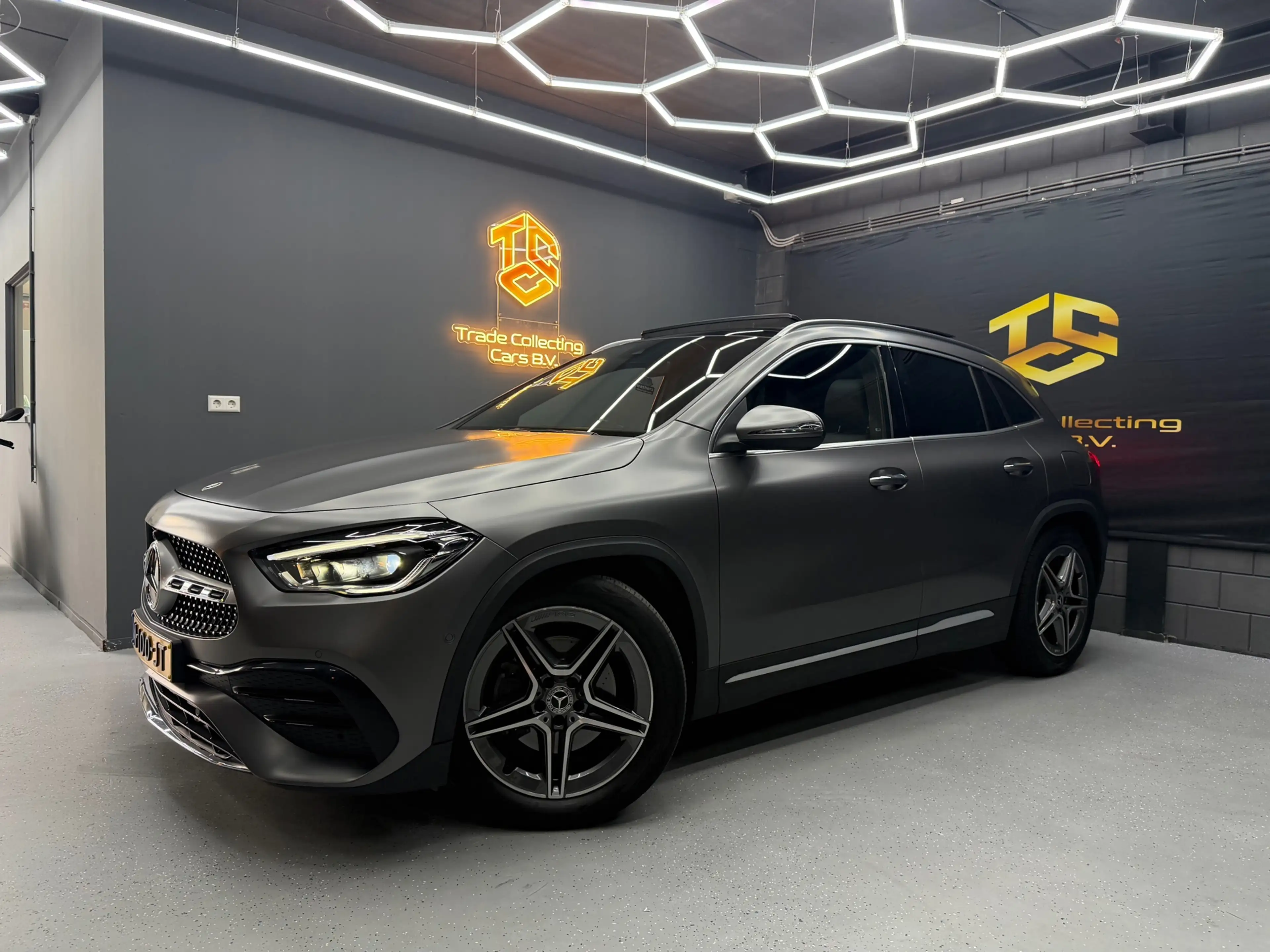 Mercedes-Benz GLA 180 AMG NIGHT PAKKET ACC-PANO-CARPLAY-CAM — photo 2