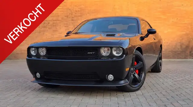 Dodge Challenger SRT 6.1L V8