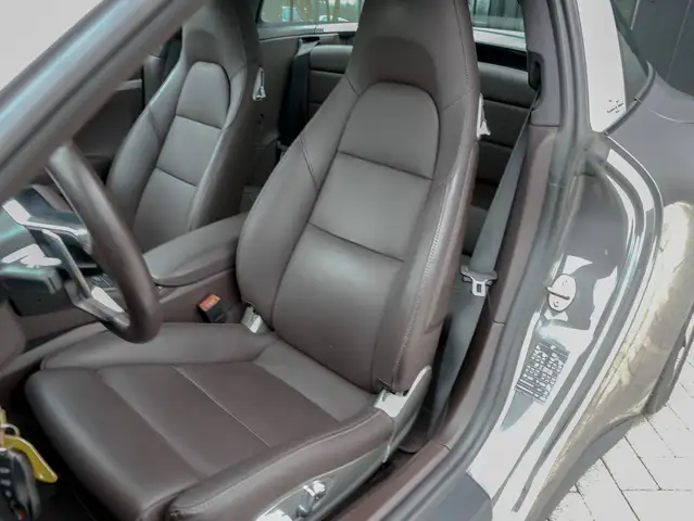 Porsche 911 view 9
