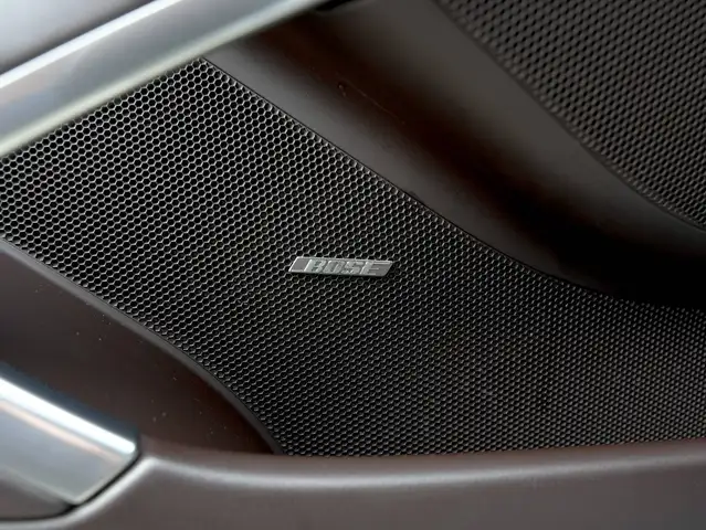 Porsche 911 view 13