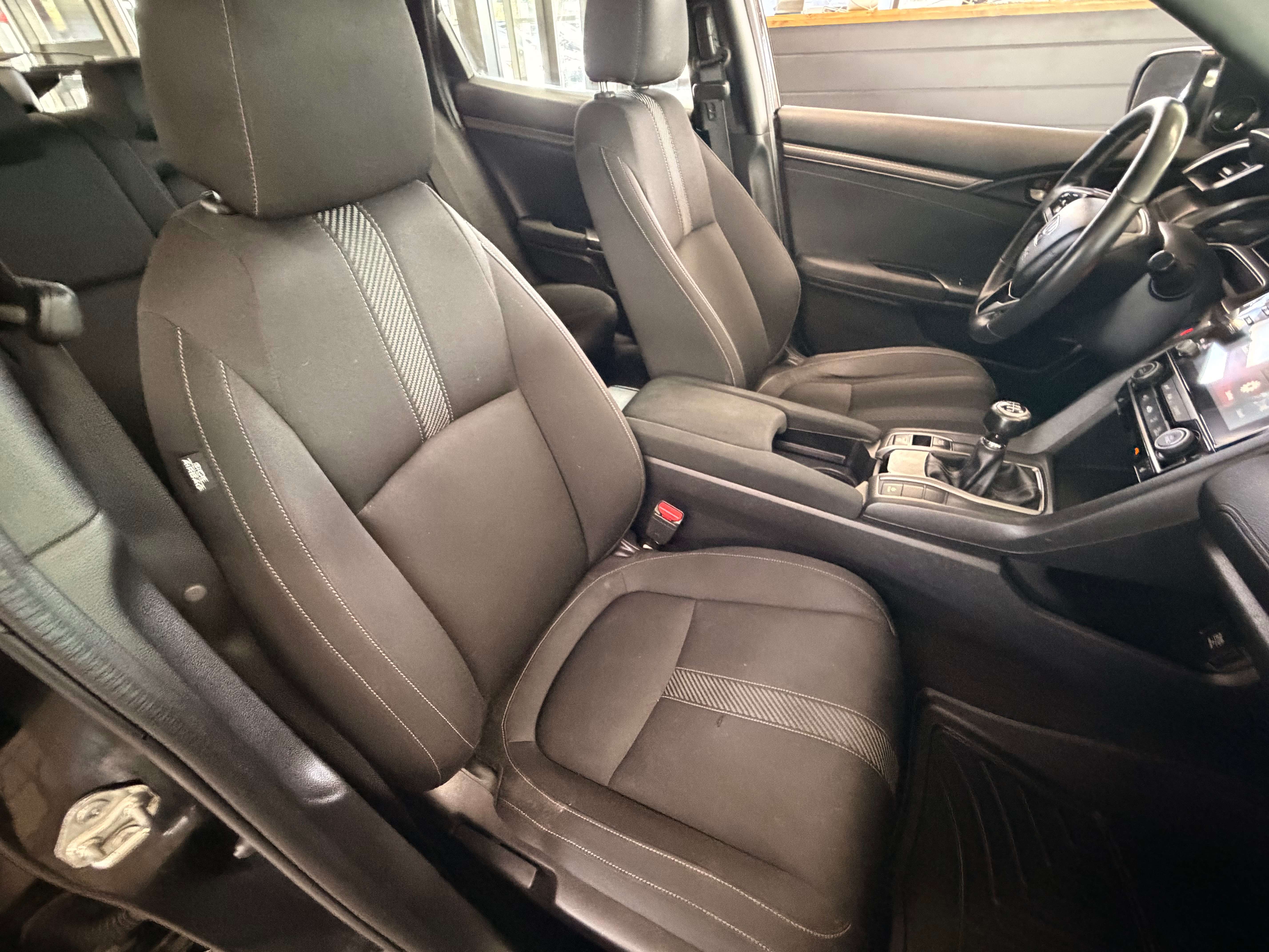 2019 Honda Civic Hatchback Sport - Image 11