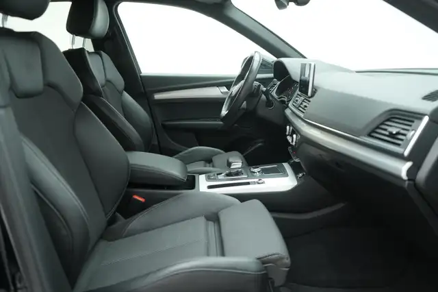 Audi Q5 view 18