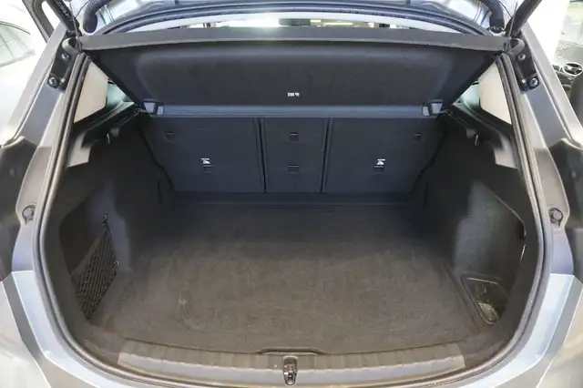 BMW 2 Series view 10