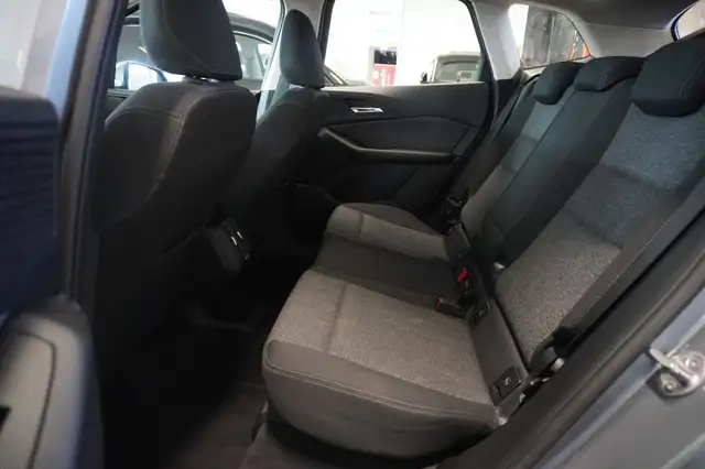 BMW 2 Series view 9