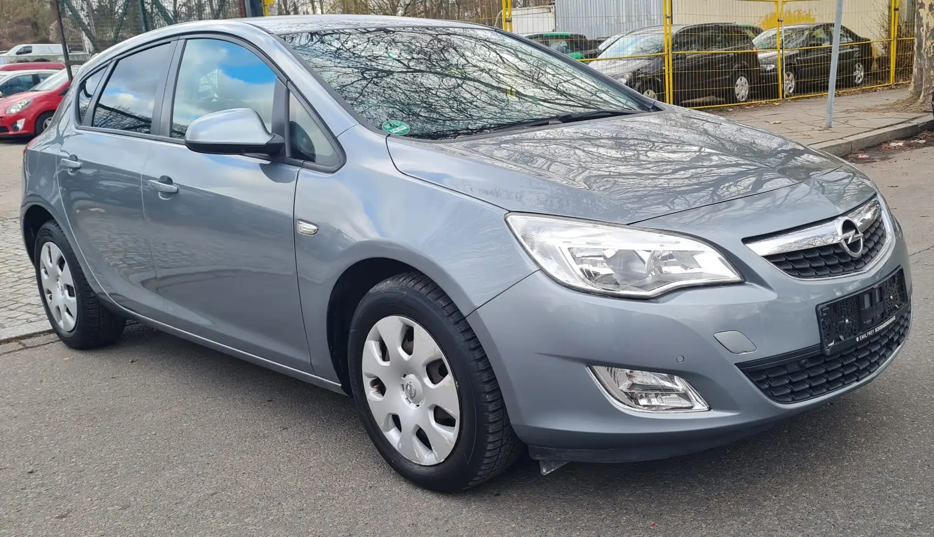 Opel Astra Design Edition Automatik Argent - 1