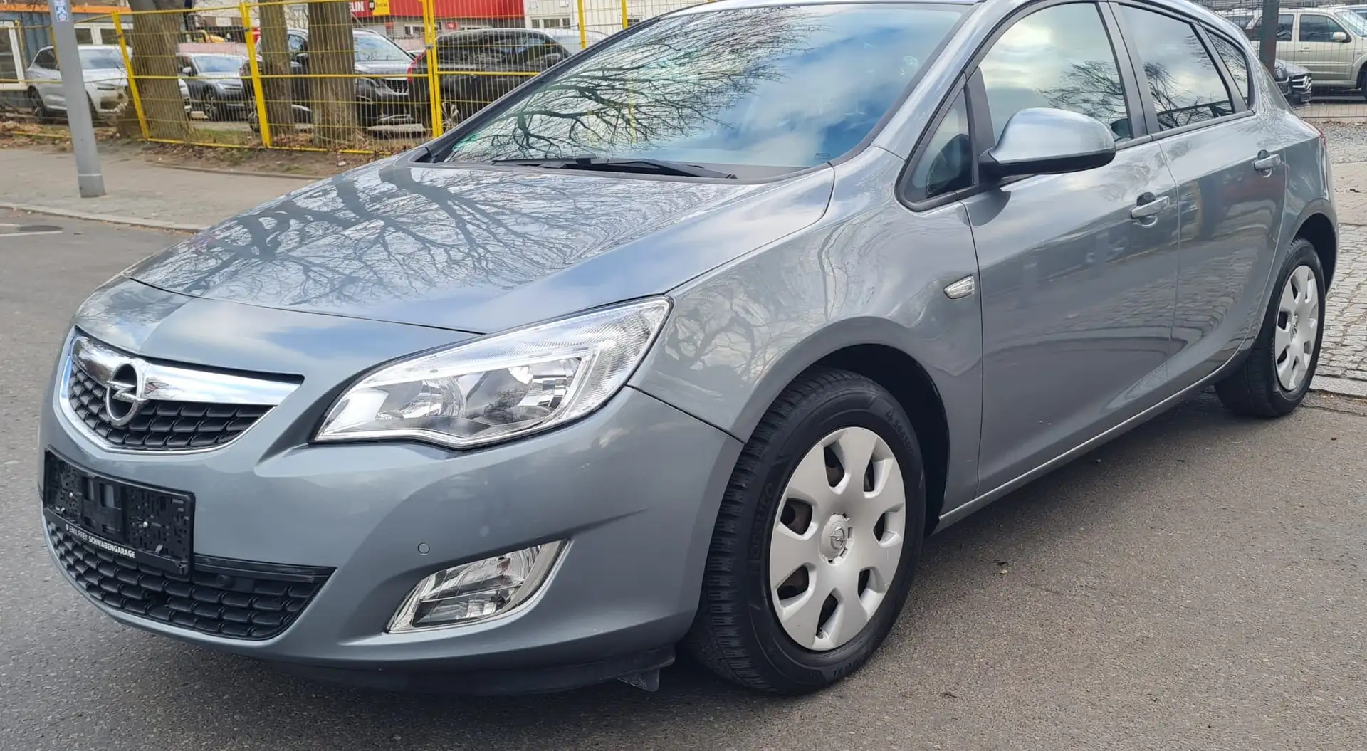 Opel Astra Design Edition Automatik Argent - 2