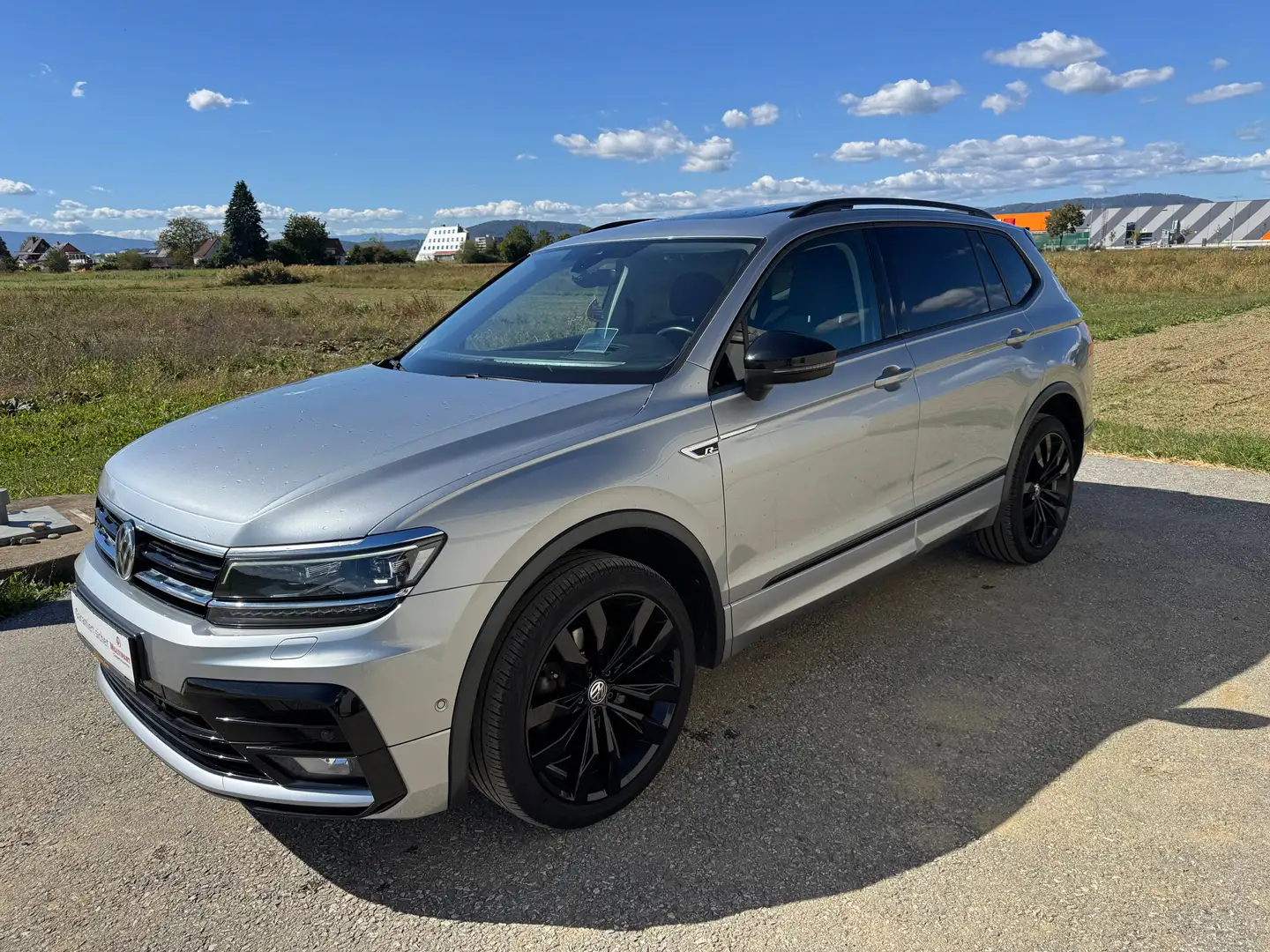 Volkswagen Tiguan Allspace 2,0 TDI SCR 4Motion DSG R-LINE *MEGA AUSSTATTUNG* Silber - 1