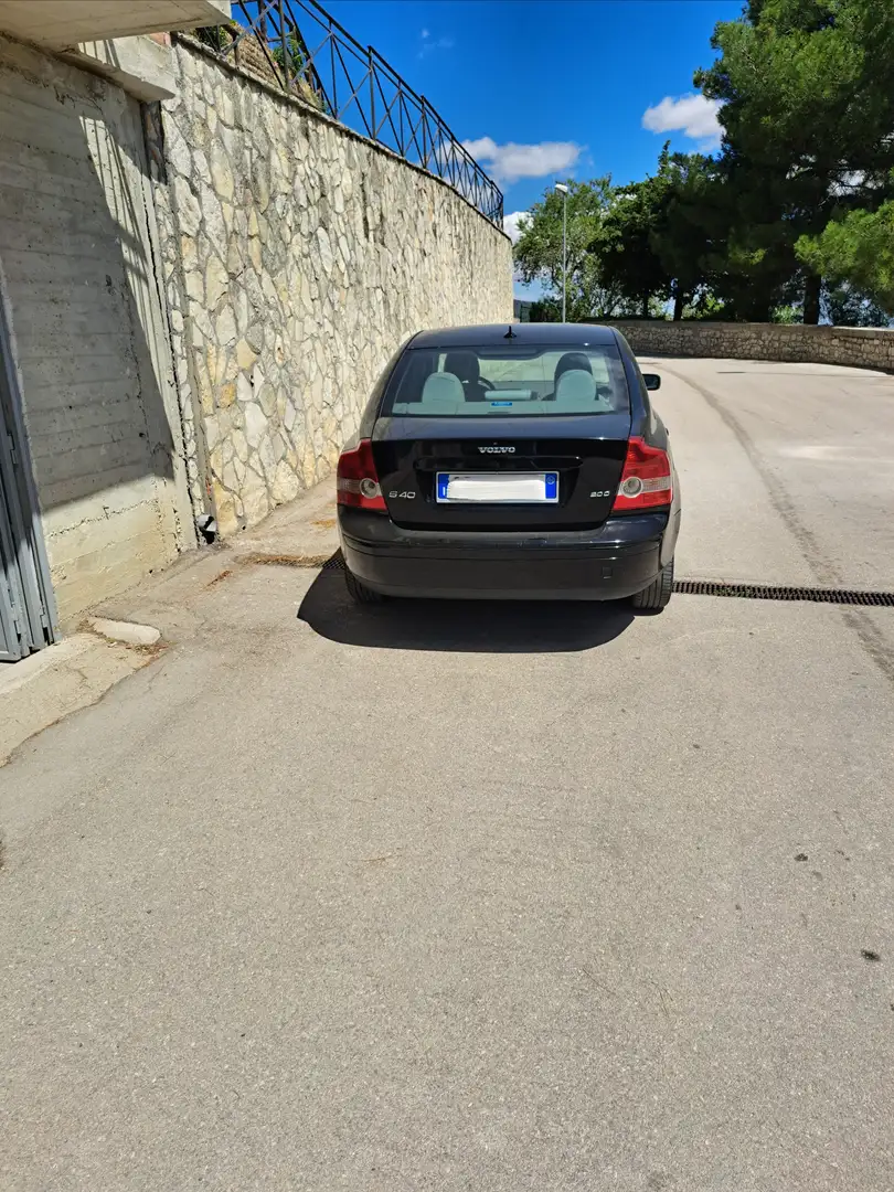 Volvo S40 S40 II 2003 2.0d Momentum Nero - 1
