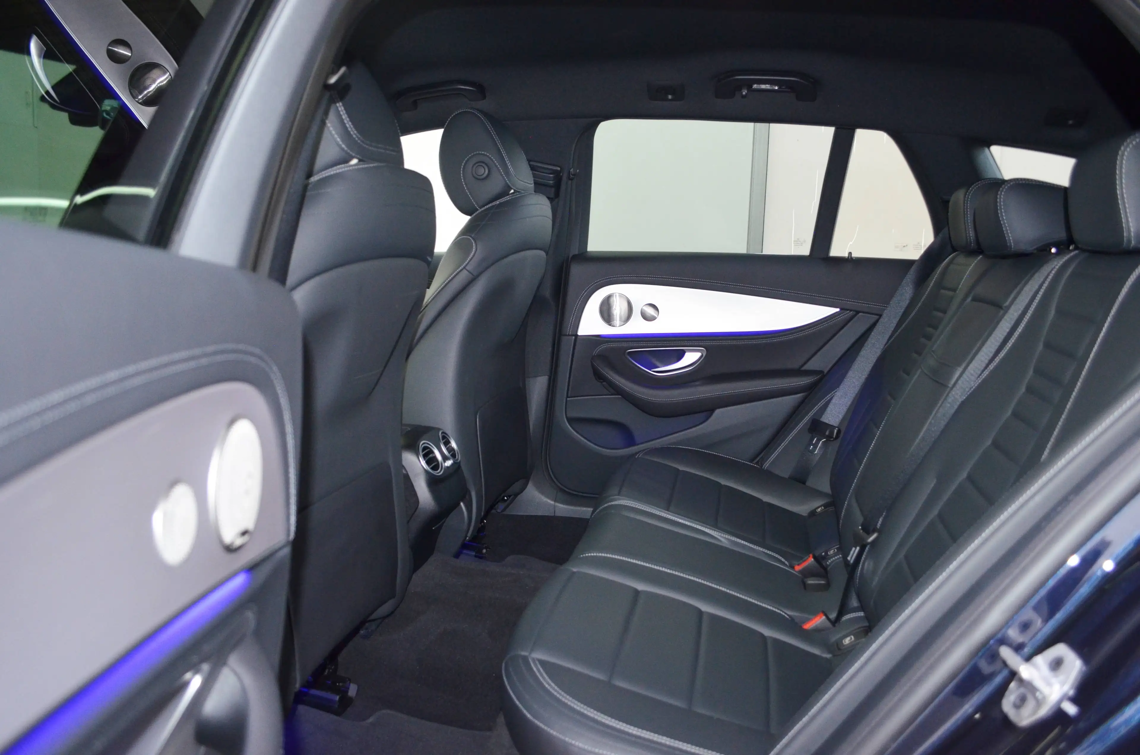 Mercedes-Benz E 400 D T 9G 4M AMG-LINE"NAPPA LEDER"BURMESTER"AHK"360"NIGHT"1.HAND — photo 11