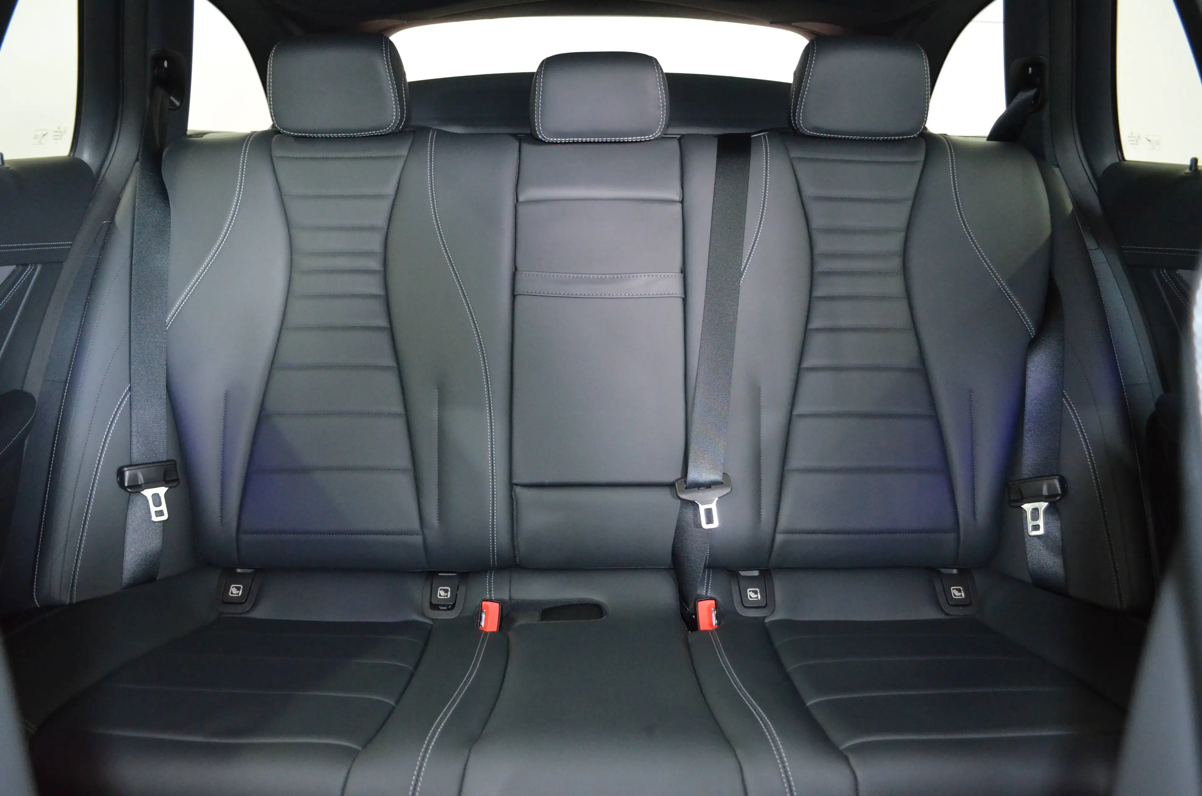 Mercedes-Benz E 400 D T 9G 4M AMG-LINE"NAPPA LEDER"BURMESTER"AHK"360"NIGHT"1.HAND — photo 12