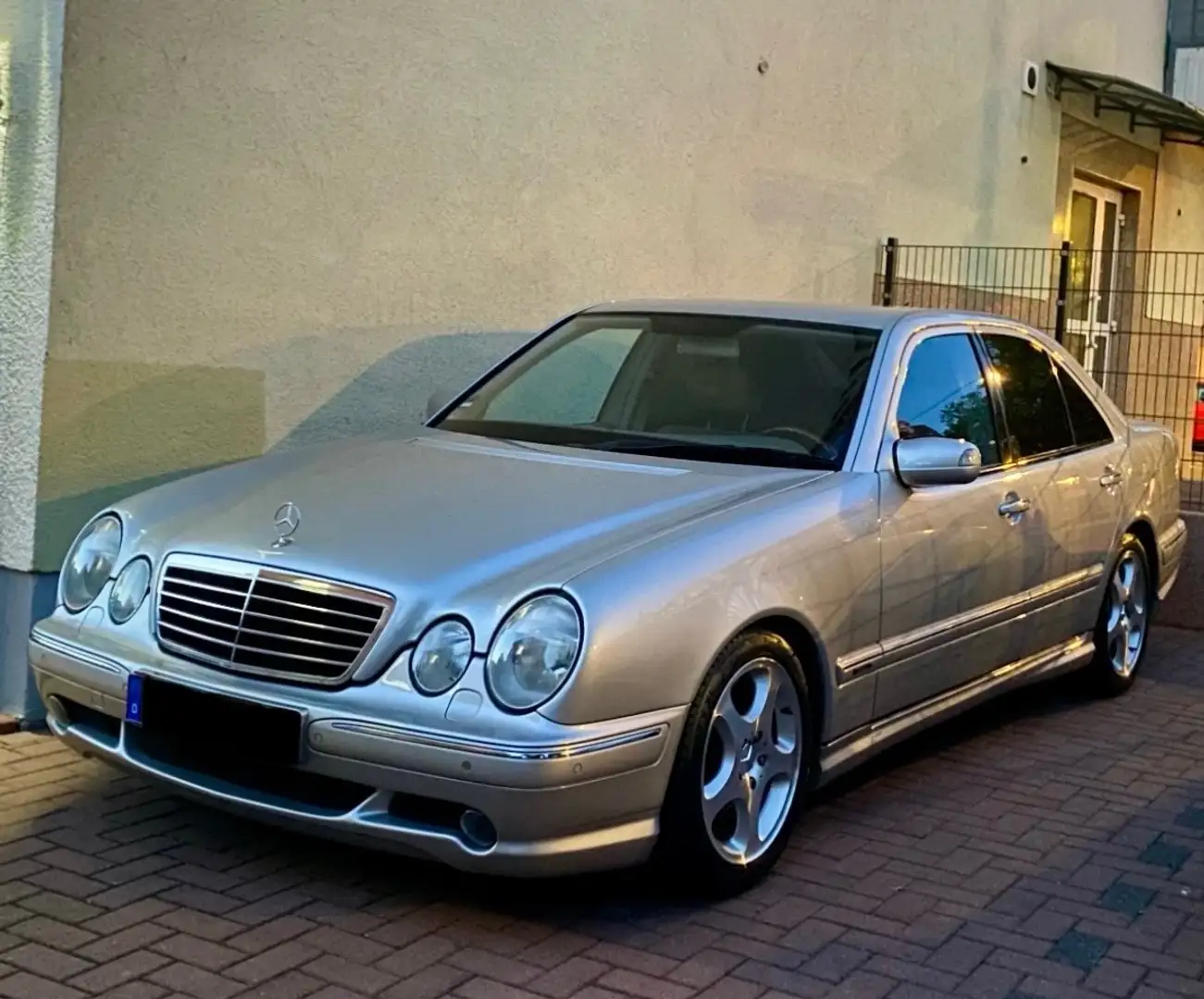 Mercedes-Benz E 320 E-Klasse 224ps AMG Paket Sitzkühlung, Memory.. Plateado - 1